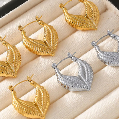 Leaf patchwork heart-shaped earrings with a niche design and titanium steel earrings